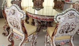 Bộ bàn ghế vỏ ốc giá 5 tỉ của đại gia miền Tây