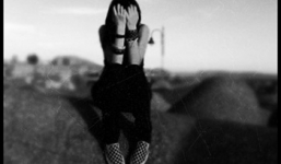 Chở bạn gái mới quen đi dạo quanh bờ biển rồi giở trò đồi bại