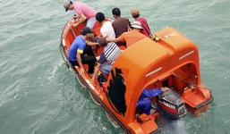 Bàn giao 8 hải tặc tấn công tàu Malaysia cho Bộ Công an