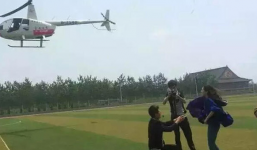 Nam sinh chơi ngông thuê trực thăng cầu hôn bạn gái trên sân trường