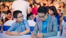 Biểu cảm ngộ nghĩnh của con trai Hoàng Bách