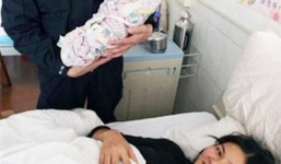 Hi hữu, sản phụ đẻ rơi con trên đường đến viện mà không hề hay biết