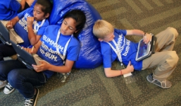 8 lý do trẻ nhỏ không nên sử dụng thiết bị điện tử