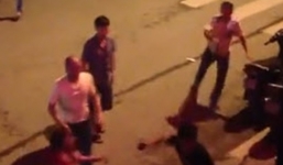 Video: Công an nổ súng trấn áp vụ hỗn chiến trước vũ trường