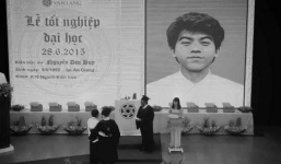 Xúc động nhà trường xướng tên nam sinh đã mất trong lễ tốt nghiệp