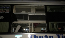 Xác nhận nhóm đối tượng ném đá xe khách khiến tài xế nguy kịch