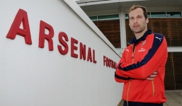 Cech bị fan 'cuồng' Chelsea dọa giết vì gia nhập Arsenal