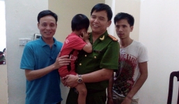 Hà Nội: Đi khám bệnh, bé trai 5 tuổi ở Lạng Sơn bị lạc giữa phố