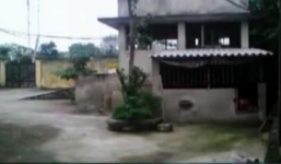 Phản cảm chuồng lợn giữa bệnh viện