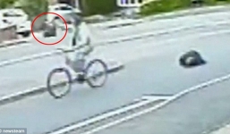 Video: Cụ bà 68 tuổi ngã bất tỉnh vì bị cướp giật túi