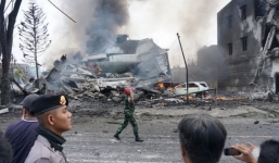 Máy bay Indonesia rơi trúng khách sạn, ít nhất 30 người thiệt mạng