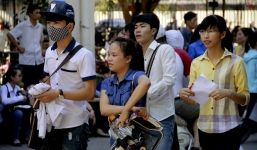 Ngày đầu ra quân làm thủ tục dự thi THPT Quốc gia