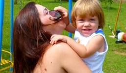 'Thủ thuật' dễ dàng chiếm được tình cảm của trẻ