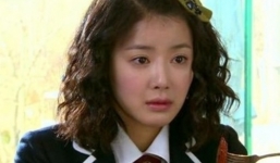 Xôn xao tin đồn sao nữ 'Vườn sao băng' bị công ty quản lý tống tiền