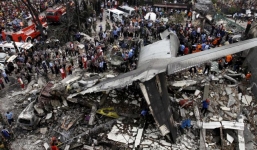Máy bay Indonesia bốc cháy trước khi rơi, 116 người đã thiệt mạng