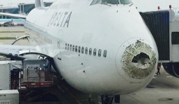 Boeing 747 chở 388 người bị vỡ mũi khi bay xuyên mưa đá