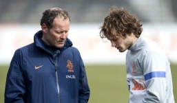 Cha của sao M.U trở thành tân HLV trưởng ĐT Hà Lan