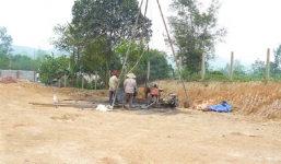 Ba người chết thảm vì điện giật khi đang khoan giếng