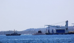 Tàu ngầm Kilo 185 Khánh Hòa vào quân cảng Cam Ranh