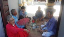 Video: Kỳ lạ ngôi làng giữa Thủ đô bỏ hàng trăm triệu cứu sống cổ thụ