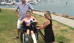 Vỡ mắt cá chân vì bị cá heo 'điên' nhảy lên thuyền