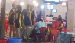 'Siêu quán nhậu' với đặc sản... chân dài