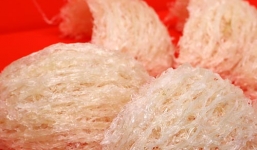 Rợn người với công nghệ tẩm đường, ô xy già, nước tẩy Javen vào yến 