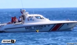 Video: Giải cứu bé gái 10 tháng tuổi dạt trên biển