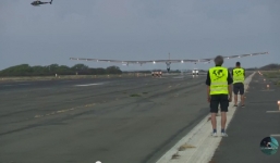 Video: Màn hạ cánh lịch sử của máy bay năng lượng mặt trời