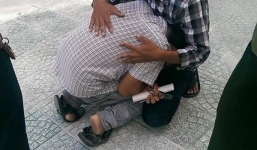 Tác giả 'phản pháo' lời 'tố' về ảnh 2 bố con ôm nhau khóc