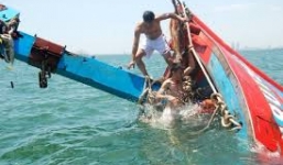 2 giờ lai dắt tàu cá bị hỏng máy và đưa 6 thuyền viên gặp nạn vào bờ