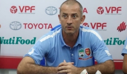 Bị Hải Phòng cầm hòa, HLV Greachen đổ lỗi cho trọng tài