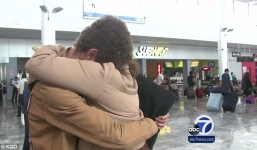 Mẹ con hội ngộ sau 15 năm thất lạc nhờ facebook