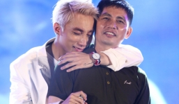 Đại tiệc sinh nhật: Sơn Tùng M-TP ôm bố òa khóc trên sân khấu