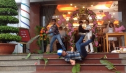 Tranh nhau hát nhạc sống tại đám cưới, một người bị đâm chết