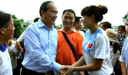 VĐV Nguyễn Thị Huyền được tặng 400 triệu đồng