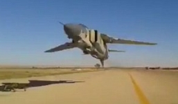 Video: Màn cất cánh cực kỳ nguy hiểm của máy bay tiêm kích MiG-23