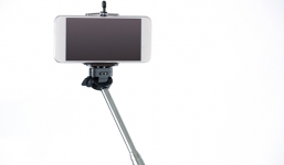 Dùng 'gậy tự sướng' chụp hình bị sét đánh tử vong