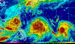 Hình ảnh ba cơn bão đang dồn dập đổ bộ vào châu Á