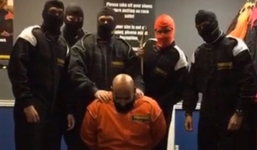 Nhân viên ngân hàng bị sa thải vì dàn cảnh hành quyết