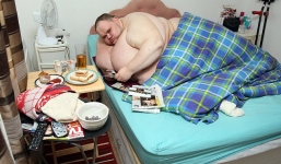 Thi thể người đàn ông béo nhất nước Anh phải dùng đến quan tài kép