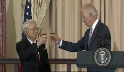 Video: Nâng ly mừng quan hệ song phương Việt - Mỹ