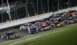 Video vụ tai nạn dây chuyền kinh hoàng tại giải NASCAR