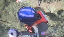 Video: Giải cứu phi công của chiến đấu cơ bị tai nạn nổ tung trên trời