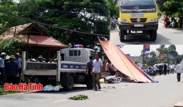 Người phụ nữ bị xe tải cán tử vong