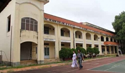 Ngôi trường gần 100 tuổi sắp bị đập bỏ