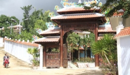 Điều ít biết về đại gia vàng bị tháo dỡ biệt phủ trăm tỉ