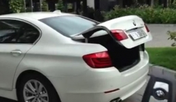 Video: Hai em nhỏ tử vong do ngạt khí trong cốp ô tô