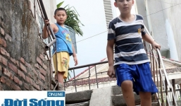 Hàng trăm cư dân vừa ở vừa lo nhà sập giữa Thủ đô