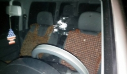 Bắt quả tang đối tượng ném đá xe ô tô trên cao tốc Nội Bài - Lào Cai